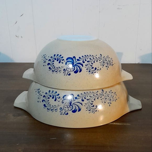Set of 2 vintage Pyrex Homestead speckled beige with blue floral pattern 443,444 - Picture 1 of 4